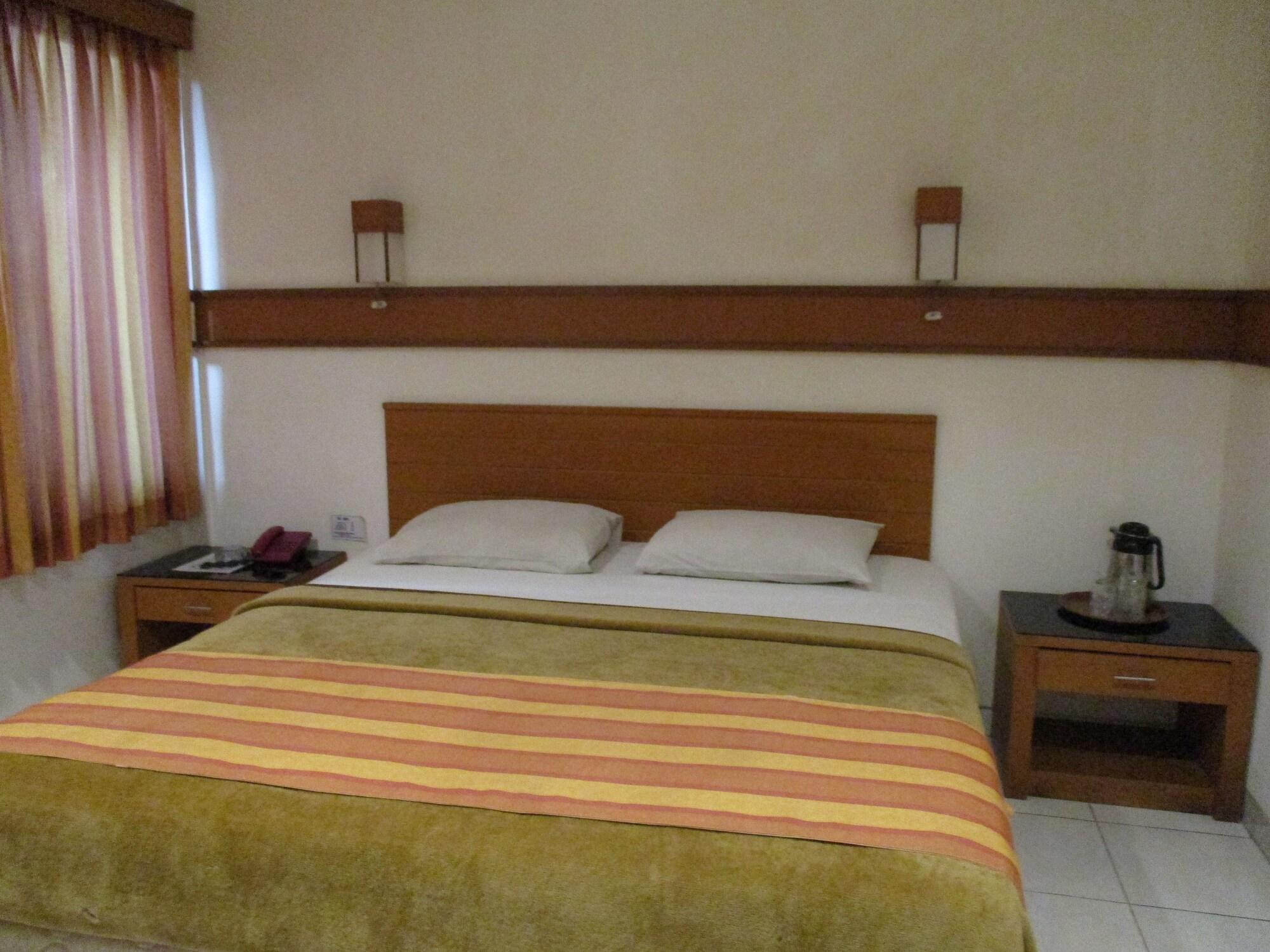 Hotel Caravan Tanah Abang ジャカルタ エクステリア 写真