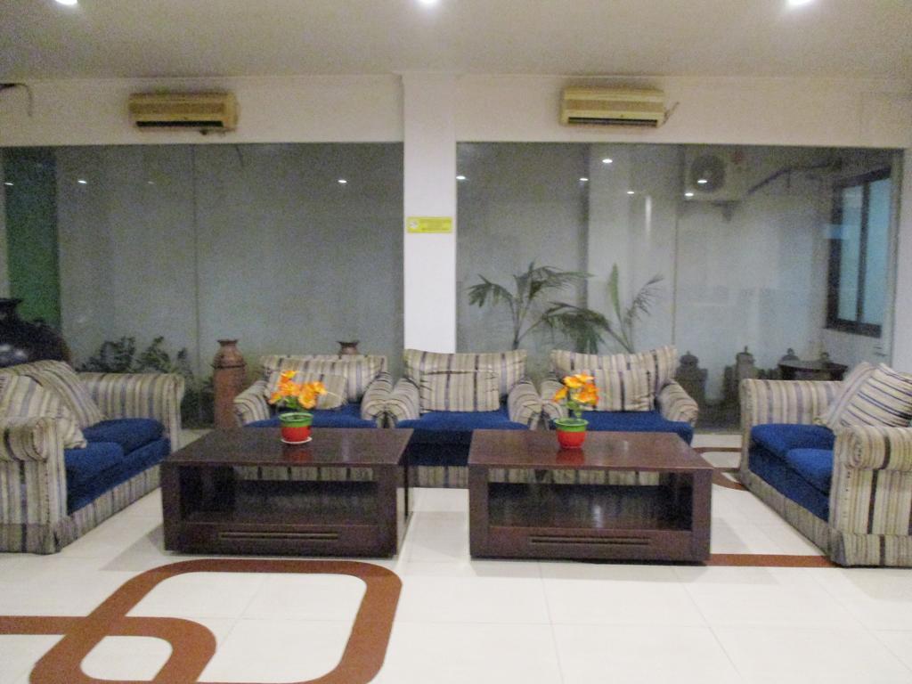 Hotel Caravan Tanah Abang ジャカルタ エクステリア 写真