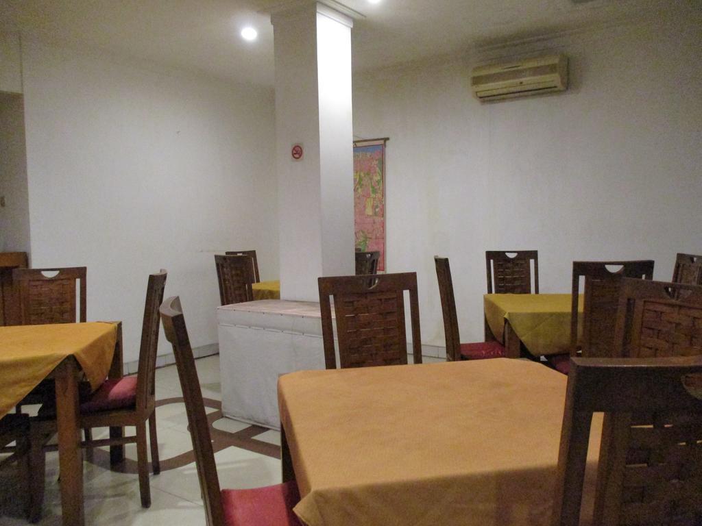 Hotel Caravan Tanah Abang ジャカルタ エクステリア 写真